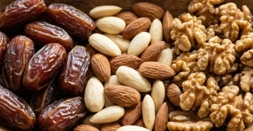 Benefici Quotidiani di Datteri, Mandorle e Noci